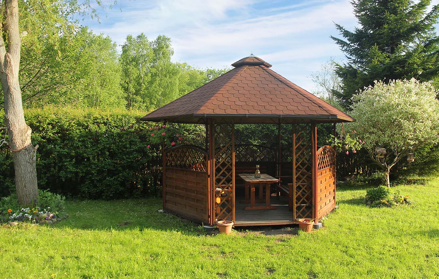 Holzpavillon kaufen beim Holzmarkt Oetjen Holzpavillon im Garten